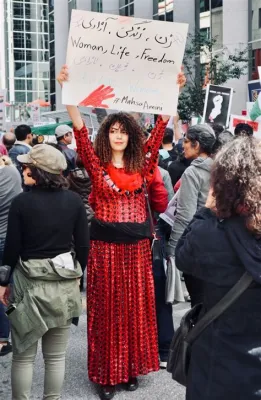 La Révolte de Dame Taruni : Un Soulèvement Féminin Contre le Pouvoir Hindu et la Naissance d'un Nouveau Mythe